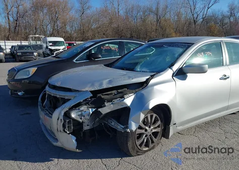 2015 Nissan Altima 2.5 S z USA, uszkodzony, nr VIN 1N4AL3AP1FC567307